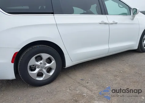 2018 Chrysler Pacifica Hybrid Touring Plus z USA, uszkodzony, nr VIN 2C4RC1H79JR332953